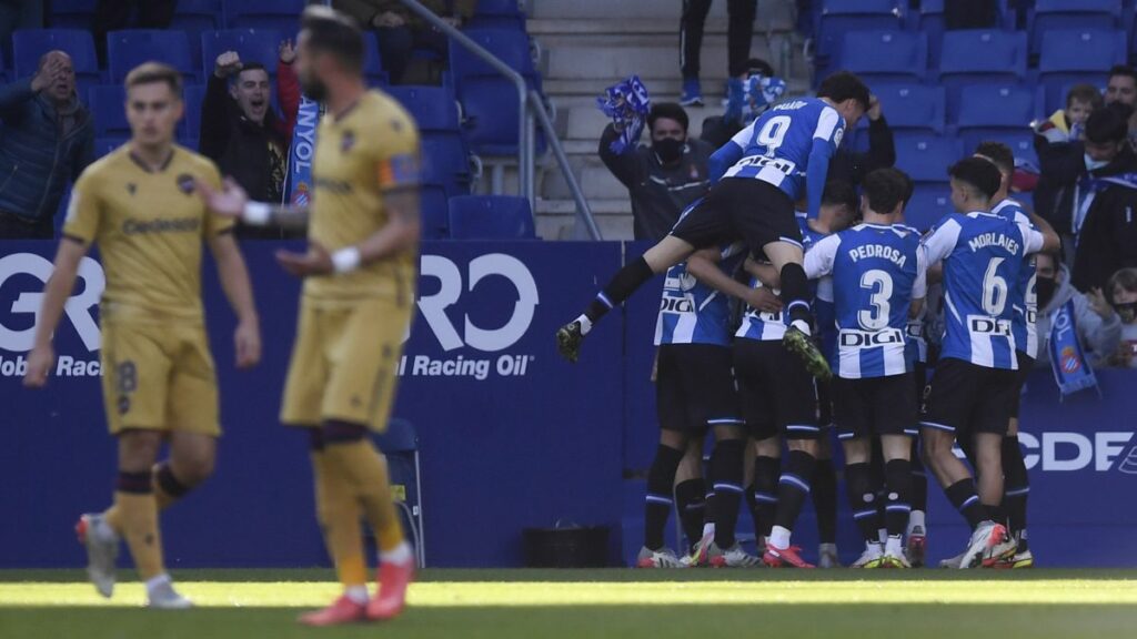 Javi Puado vs Levante