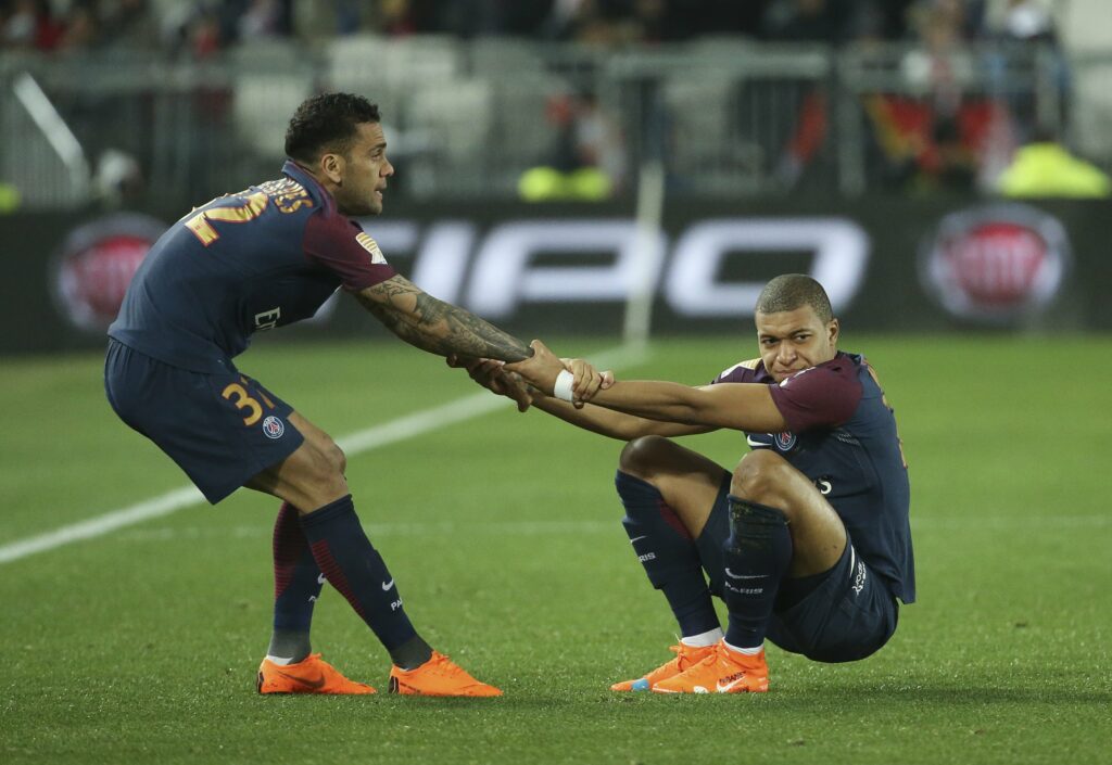 Dani Alves, Kylian Mbappe