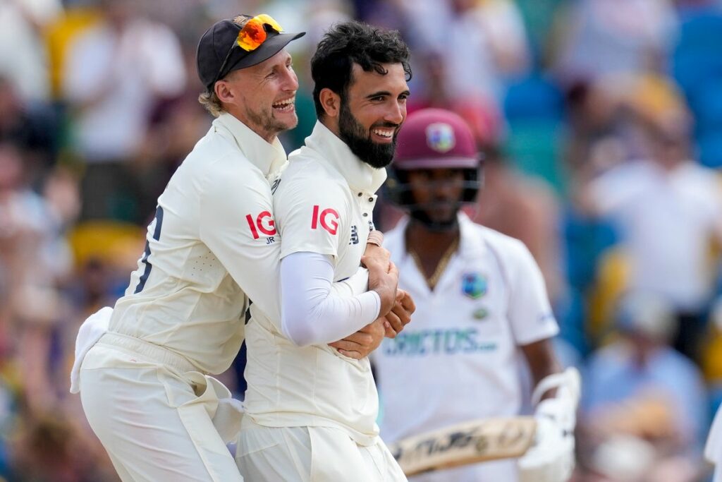 Joe Root, Saqib Mahmood