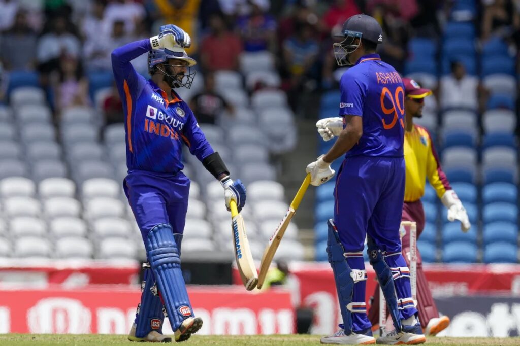 Dinesh Karthik, R Ashwin