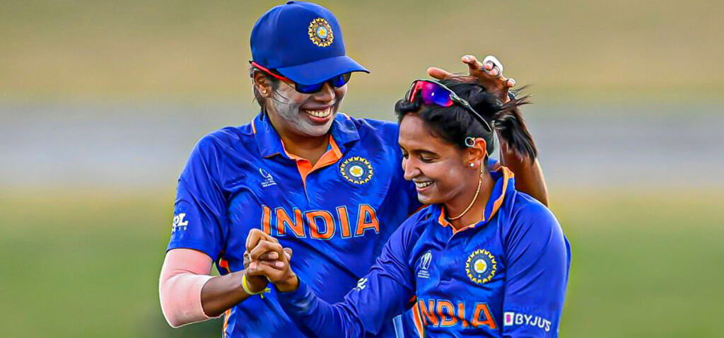 Jhulan Goswami, Harmanpreet Kaur