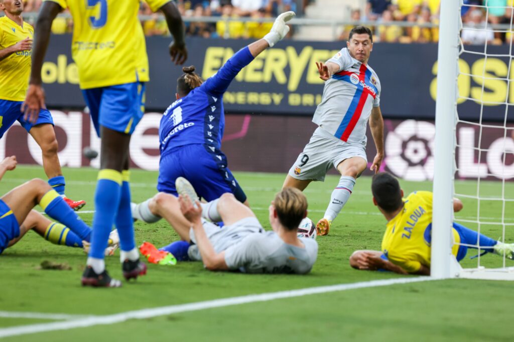 Robert Lewandowski vs Cadiz